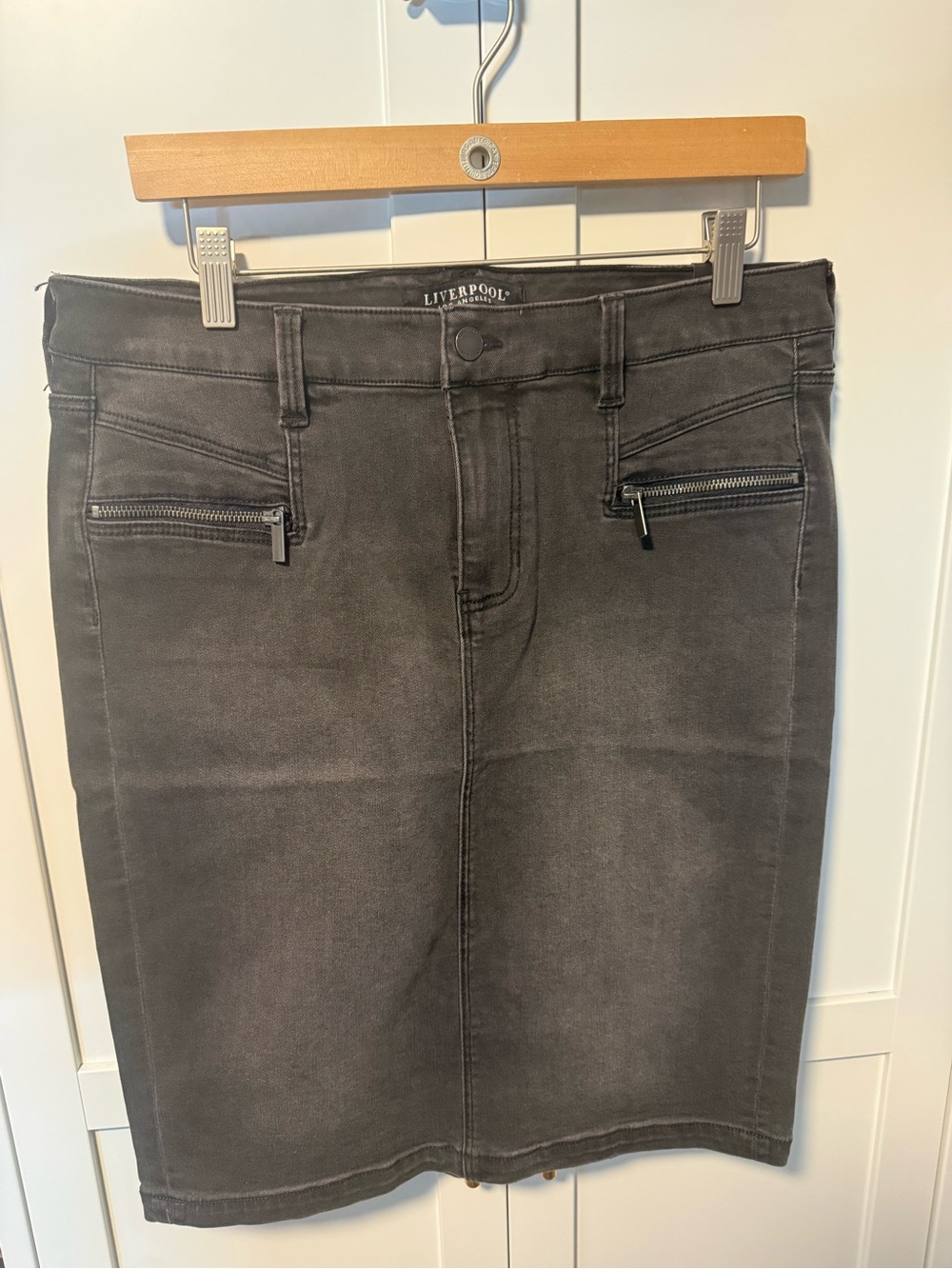 NWT Liverpool Los Angeles Gray Denim Pencil Skirt Size 12/31